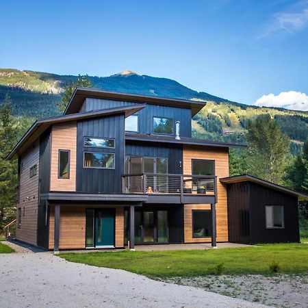 Arrows Edge Lodge Revelstoke Exterior foto