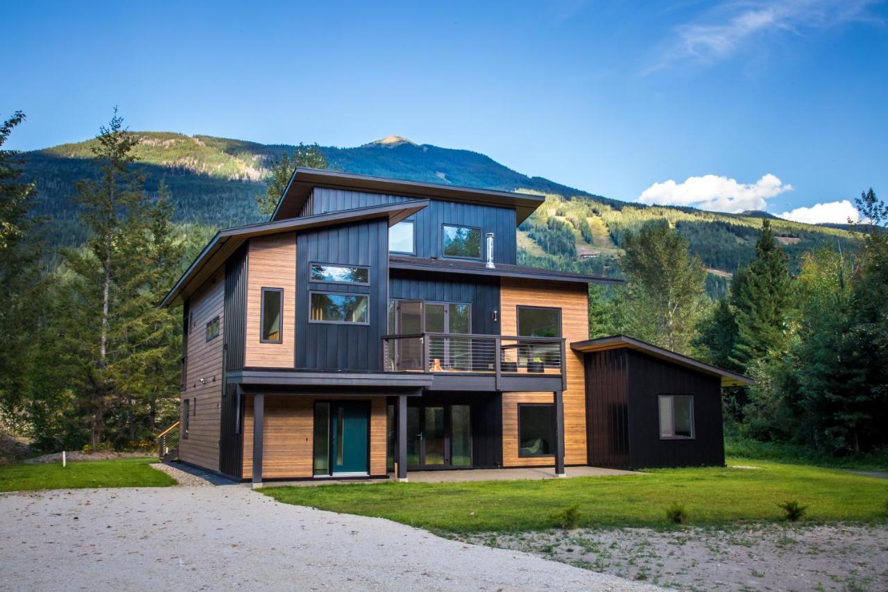 Arrows Edge Lodge Revelstoke Exterior foto